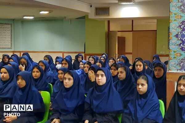 جشن مهارت با شعار هر دانش آموز یک مهارت دبیرستان شاهد غدیر شهر قدس