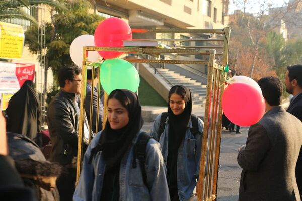 آیین بدرقه دانش‌آموزان دختر ناحیه یک شهرری به اردوی راهیان پیشرفت