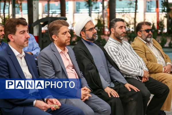 آیین غبارروبی مزار شهدا با حضور اصحاب رسانه در قم