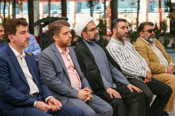 آیین غبارروبی مزار شهدا با حضور اصحاب رسانه در قم