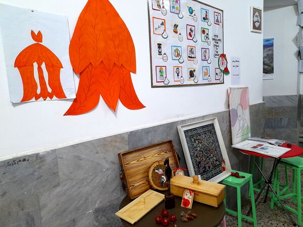 برپایی نمایشگاه به‌مناسبت هفته پژوهش در هنرستان بدیع مشهد