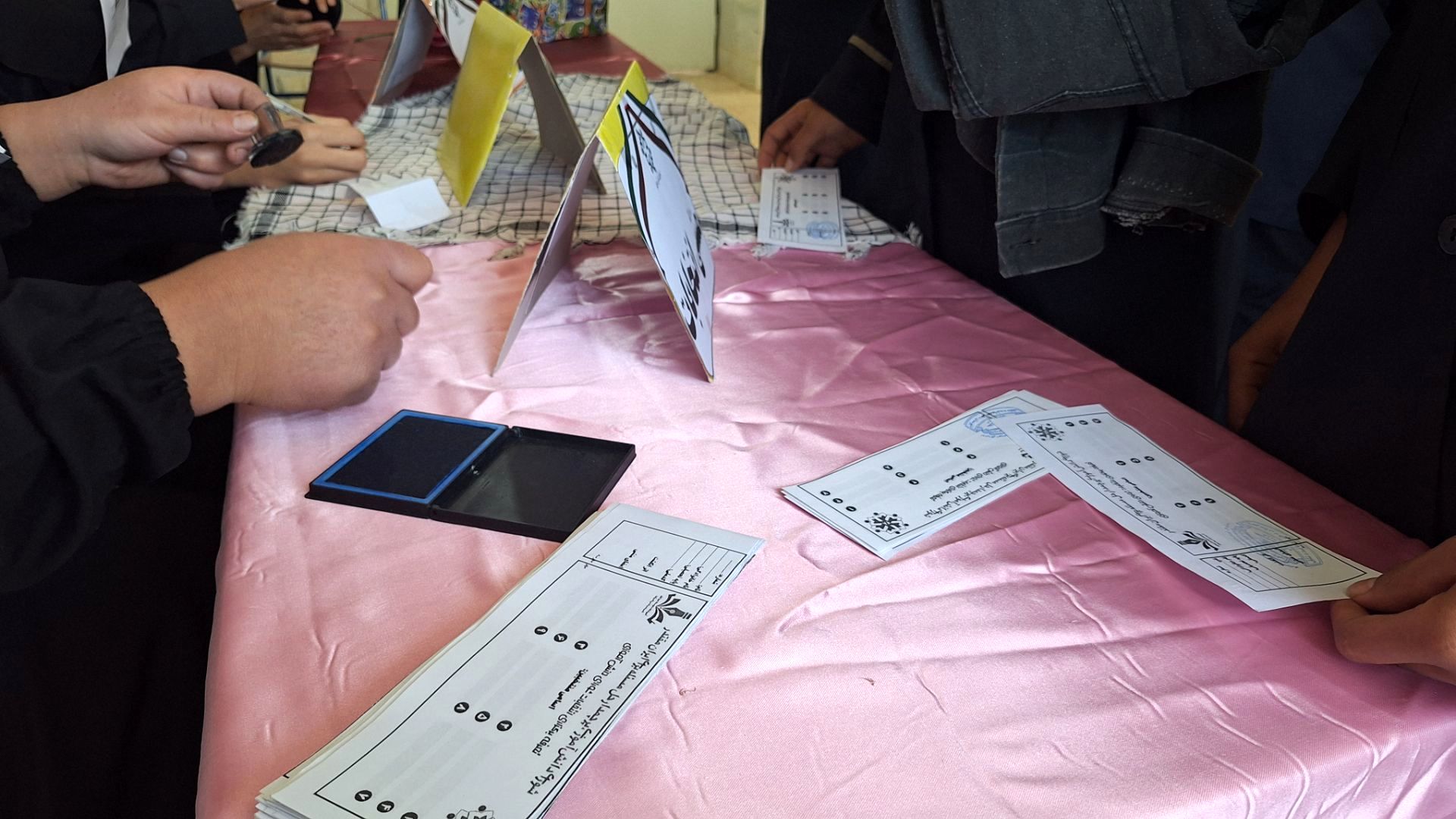 انتخابات شورای دانش‌آموزی در دبیرستان دخترانه سبحان و مائده شِلیل