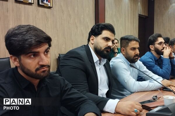 بزرگداشت هفته معلم و تقدیر از خدمات ارزنده مشاوران در بهارستان‌دو