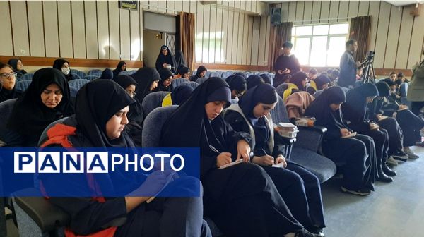 اولین نشست روسای تشکل‌های دانش‌آموزی مدارس سمپاد استان در دبیرستان فرزانگان ۲دوره دوم ناحیه۷ مشهد 