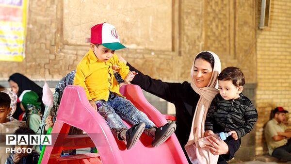 حال و هوای کودکان نیشابوری در هفتاد و دومین شب از اجتماعات مردمی نیشابور 