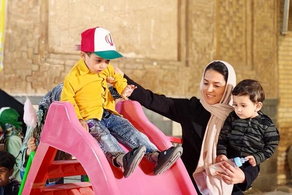 حال و هوای کودکان نیشابوری در هفتاد و دومین شب از اجتماعات مردمی نیشابور 