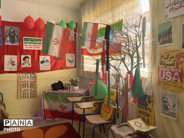 گشایش نمایشگاه مدرسه انقلاب در هنرستان عالمه باخرز