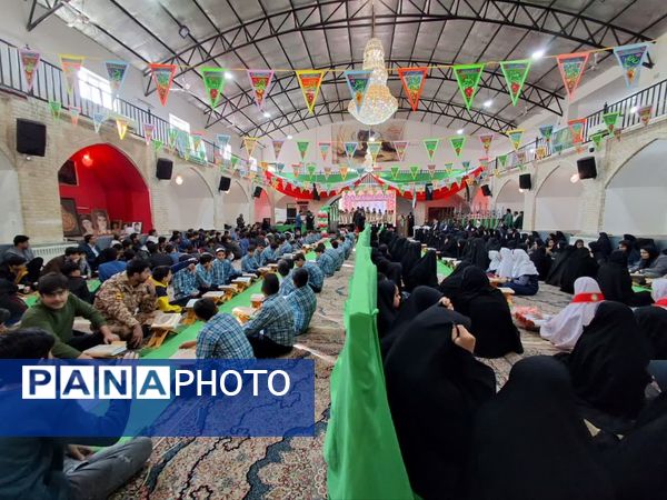 محفل انس با قرآن کریم همراه با نواخته شدن زنگ انقلاب 