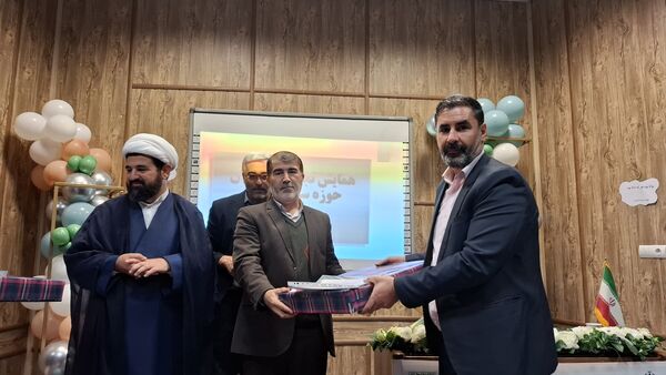 برگزاری همایش تجلیل از فعالان حوزه سوادآموزی در فاروج 