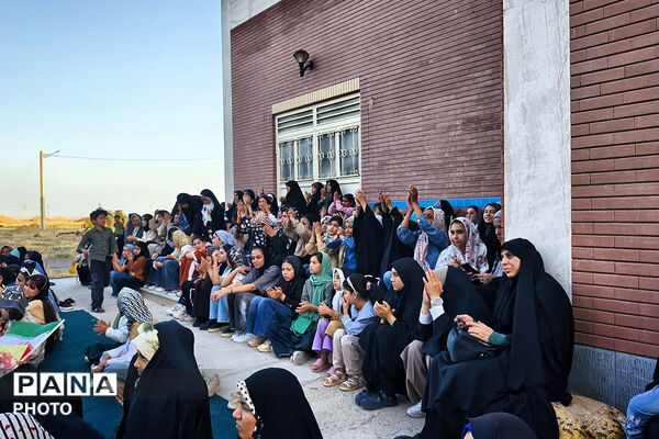 تریلی سیار کانون پرورش فکری کودکان و نوجوانان در شهرستان بام و صفی آباد 