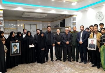 تجلیل سرپرست آموزش و پرورش شهرستان کوهدشت از خانواده شهید حاج یوسف درویشی