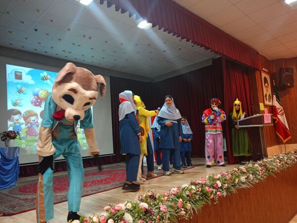 مراسم روز دانش آموز برای دختران بنت الهدی صدر 2