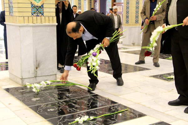 حضور معاون پرورشی و فرهنگی وزیر آموزش و پرورش در گلزار شهدای بجنورد