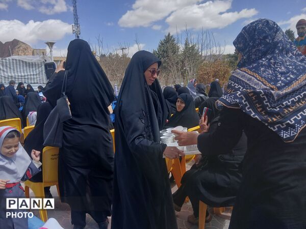 رژه ورزشی دانش آموزی در فرخشهر