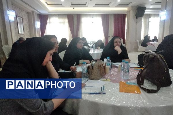 دوره و کارگاه تعاملی مربی، راهبر نسل جدید در مشهد