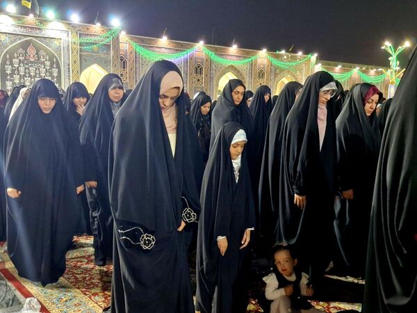 برگزاری نماز آیات در حرم امام رضا (ع) 
