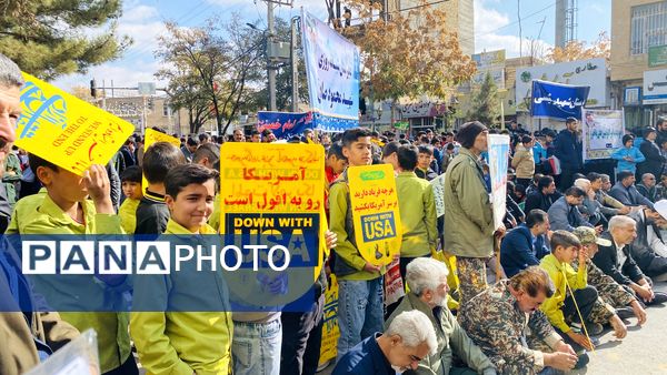 همبستگی نسل امروز با آرمان‌های انقلاب در راهپیمایی ۱۳ آبان باخرز