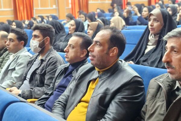 آیین تجلیل و اختتامیه طرح‌های آموزشی معاونت آموزش متوسطه و برگزیدگان رتبه‌های برتر آموزشی در قرچک