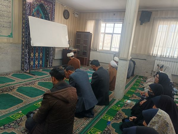 اقامه نماز جماعت در دبیرستان شاهد فاطمیه مشهد