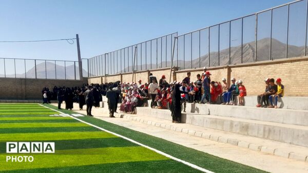 افتتاح چمن مصنوعی به یاد شهدا در کیار