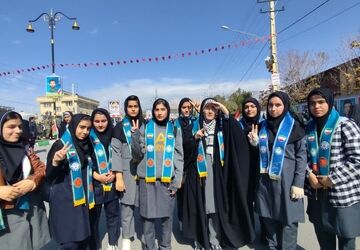 حضور پرشور دانش‌آموزان یاسوجی در یوم‌الله ۱۳ آبان