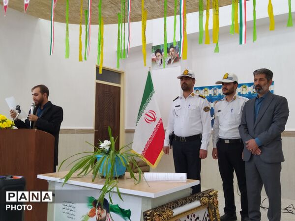 یک روز متفاوت با حضور پلیس در دبیرستان شهید بهشتی