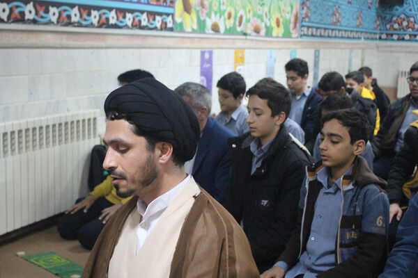 جزء‌خوانی قرآن کریم در دبیرستان حاجیه‌خانم ثقفی ناحیه چهار قم