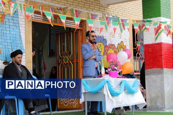 فرود هزار درنای کاغذی بر بام مدارس