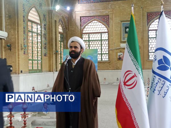 گرامیداشت هفته امورتربیتی در کنار مزار شهدای ۷۲ تن