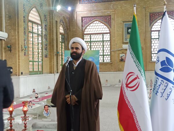 گرامیداشت هفته امورتربیتی در کنار مزار شهدای ۷۲ تن