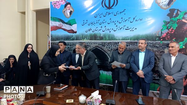 تجلیل از دانش‌آموزان مقام‌آور جشنواره علمی و پژوهشی در ملکان