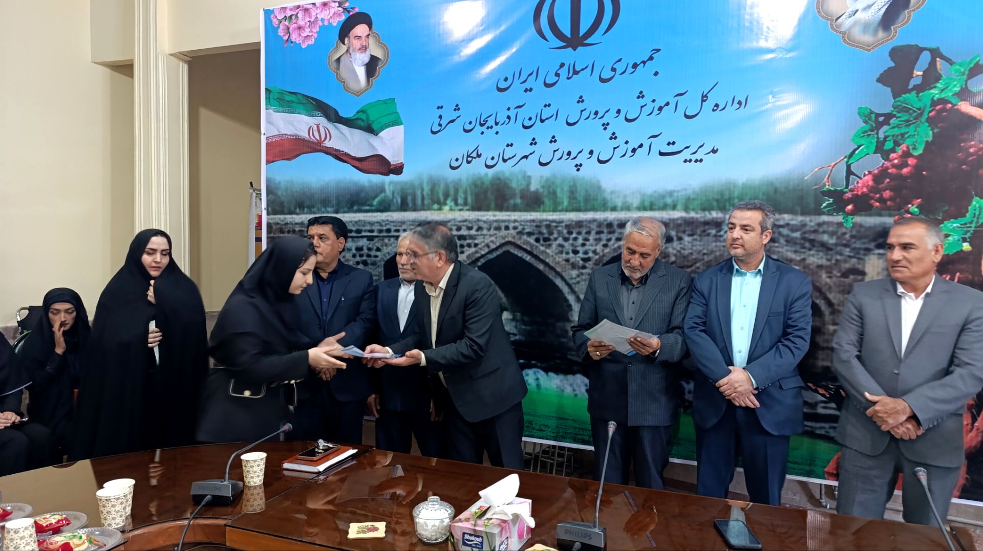 تجلیل از دانش‌آموزان مقام‌آور جشنواره علمی و پژوهشی در ملکان