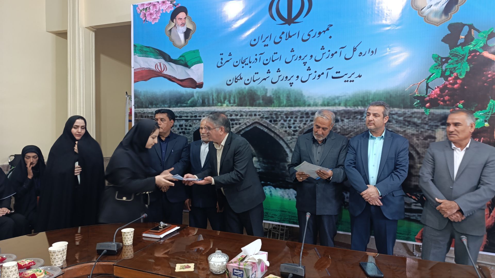 تجلیل از دانش‌آموزان مقام‌آور جشنواره علمی و پژوهشی در ملکان