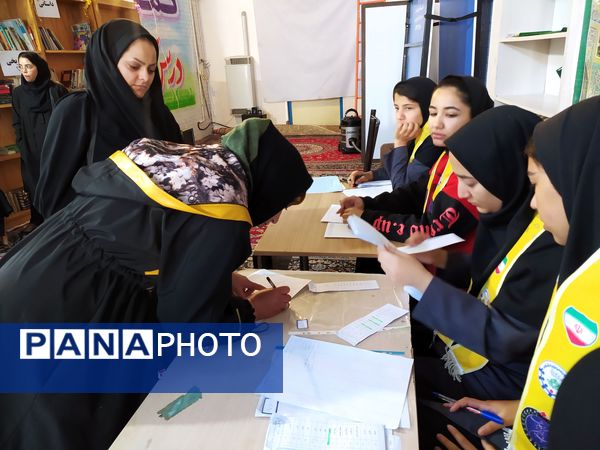 دیدار دبیران با اولیا و تحویل بیلان کار آبان در دبیرستان حاج تقی نجفی 