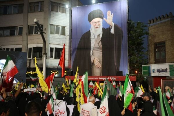 مراسم تجدید بیعت کفن پوشان ورامین با رهبر معظم انقلاب در میدان فلسطین و رواق کشوردوست