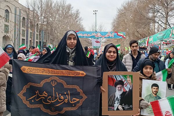 حضور گسترده مردم شهرستان شهید پرور شهرستان شهریار در راهپیمایی ۲۲ بهمن