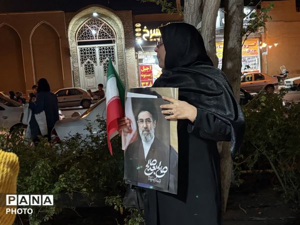 میدان داری دانش‌آموزان و معلمان یزدی