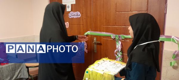 افتتاحیه نمایشگاه پژوهشی و فناورانه دبیران و دانش‌آموزان شهرستان ملارد در دبیرستان فرزانگان استعداد درخشان