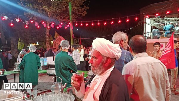 فعالیت چایخانه حضرت زهرا (س) در شب شهادت امام حسن عسکری(ع) 
