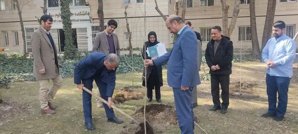 دانشگاه سبز می‌اندیشد