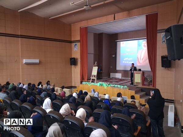 همایش مشاوره انگیزشی و آمادگی برای آزمون های مدارس برتر ویژه دانش آموزان پایه هشتم و نهم دبیرستان وکیلی۱۰