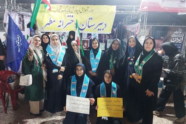 موکب نوجوان مبارز در میدان معلم