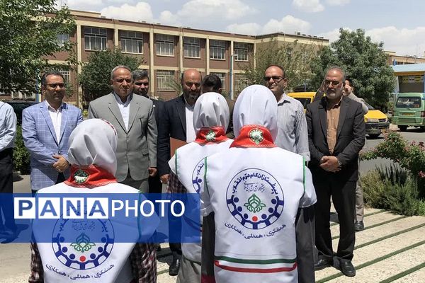 مراسم تقدیر از سفیران مدرسه سازی در اداره کل آموزش و پرورش شهرستانهای استان تهران 