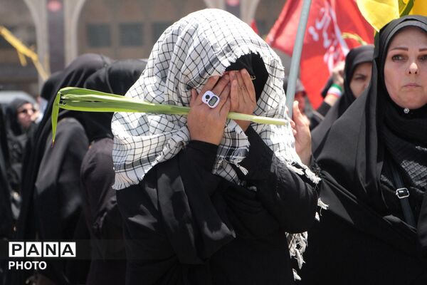 آخرین وداع با قائد شهید: پیکر مطهر آیت‌الله سیدعلی‌خامنه‌ای در میان سیل عاشقان به مصلی تهران رسید 