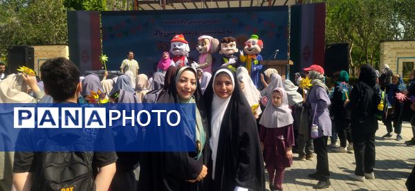 برگزاری جشن فرفره‌ها به مناسبت روز زمین پاک در شهرستان فردیس 