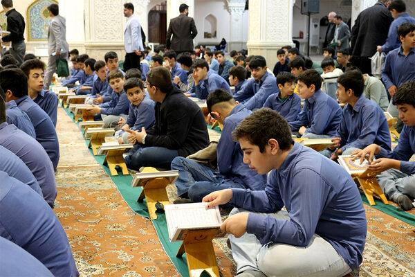 زمزمه آیات الهی در جمع دانش‌آموزان اردبیلی
