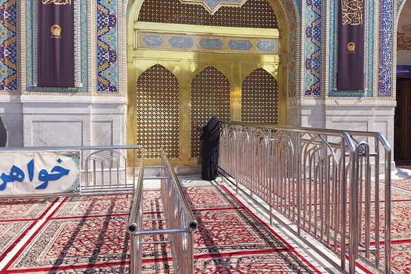 زائران حرم مطهر امام‌ رضا(ع)