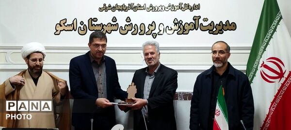 تجلیل از خادمان ساحت قرآن و عترت در آموزش و پرورش شهرستان اسکو