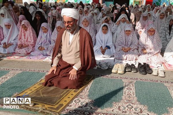 هم‌نوایی نسل فاطمی با مادران در نماز جماعت ایام فاطمیه؛ دبستان شهید اول ۲