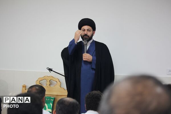 حضور خادمان حرم حضرت معصومه(س) و پرچم متبرک آستان مقدس در پلیس راهور همدان